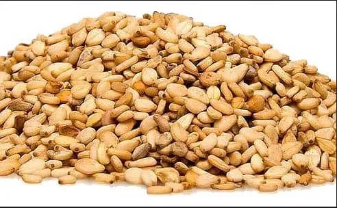 Желтые семена кунжута