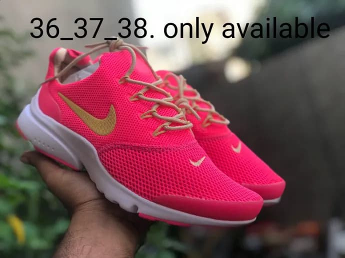 Спортивная обувь Nike