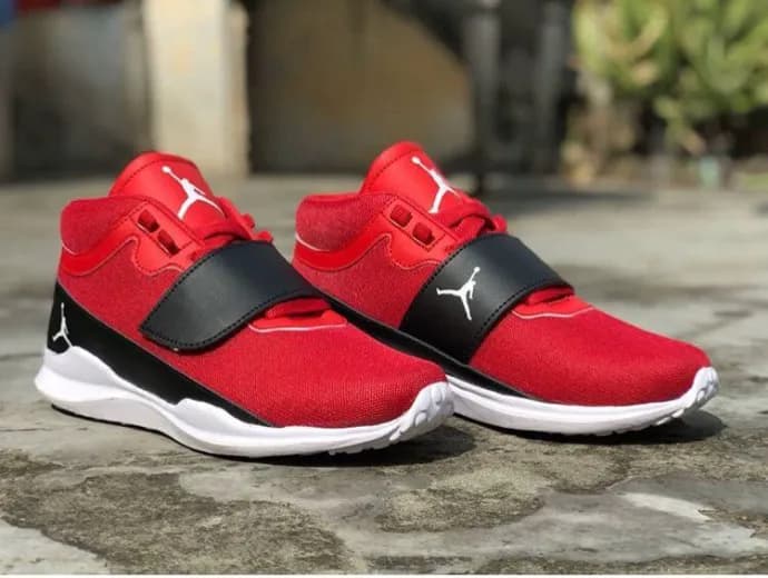 Спортивная обувь