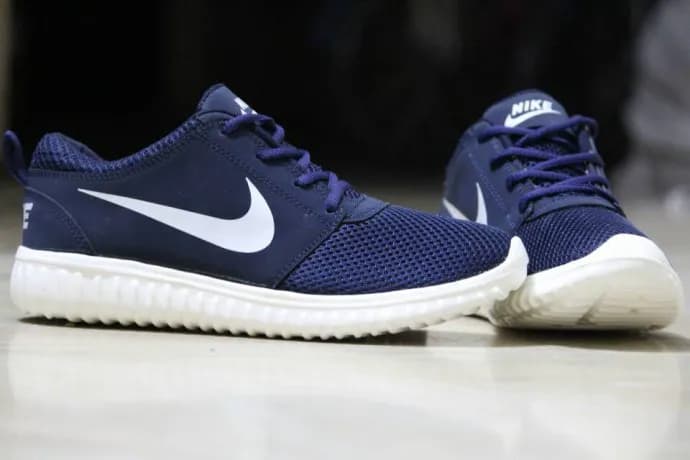 Спортивная обувь Nike